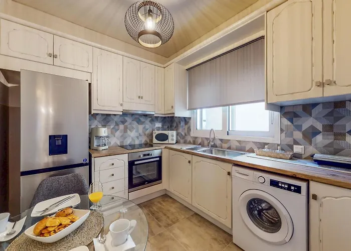 Motley Luxury Apartment By Estia